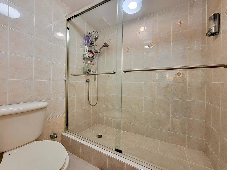 111 Lake Emerald Dr #406 — Photo 19