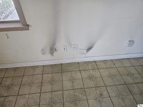 2nd image of 203 Rosewood Dr