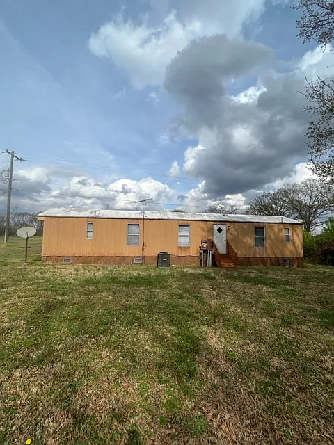 2 bed, 1.5 bath, 1665 sqft, $950 — Photo 2