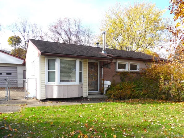 841 Bishop St, Milford, MI 48381