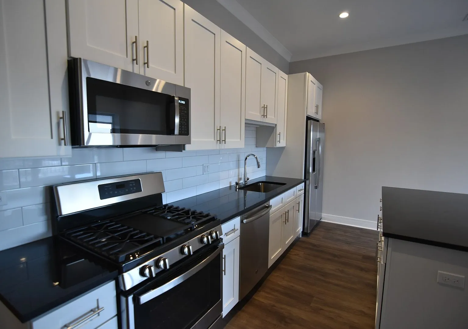 2 bed, 2.0 bath, 825 sqft, $3,450 — Photo 4