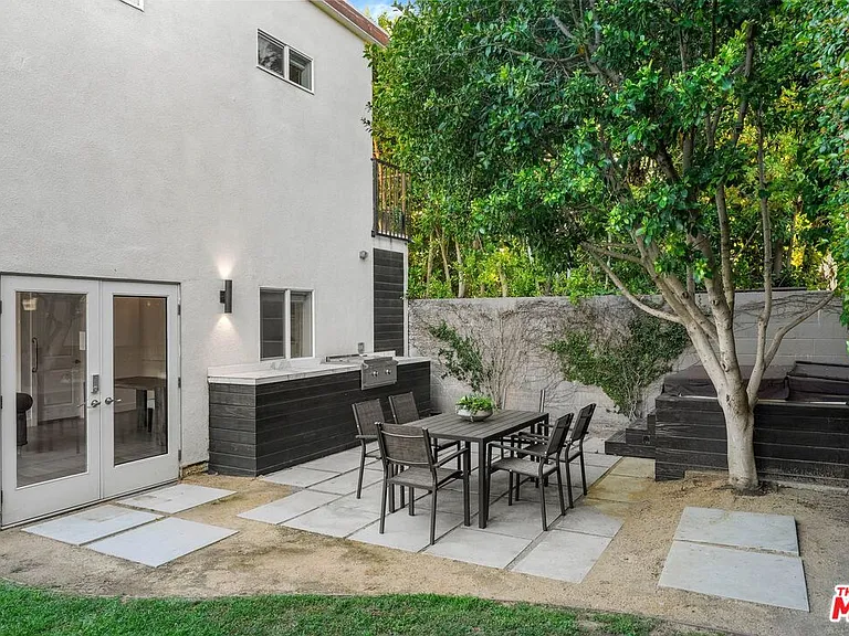 1155 S Rimpau Blvd — Photo 27