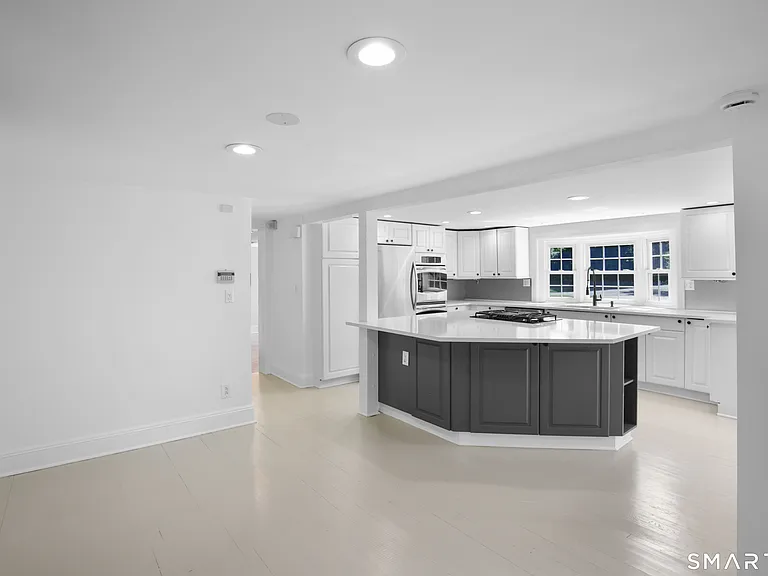 4 Wake Robin Rd — Photo 5