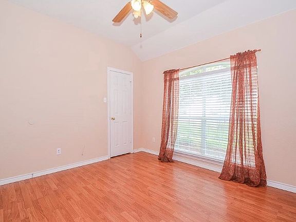 5th image of 2905 Oakbrook Ct