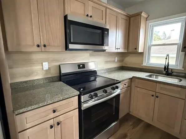 21 Jones St, Fall River, MA 02720