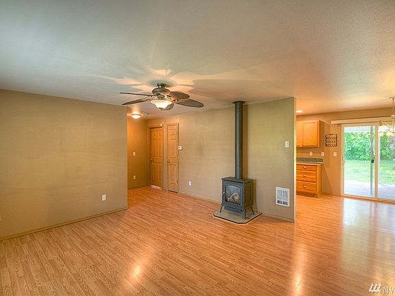 4th image of 400 Reynolds St S