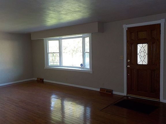2nd image of 3306 N Knott Ln