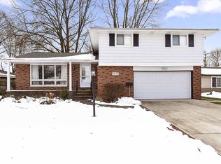 26705 Leenders Ln, North Olmsted, OH