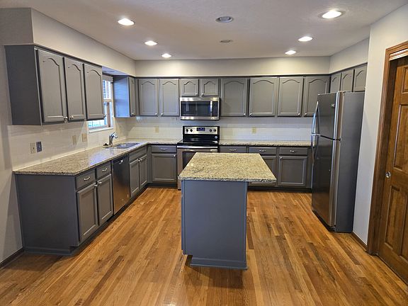 4th image of 6120 Interlachen Ave
