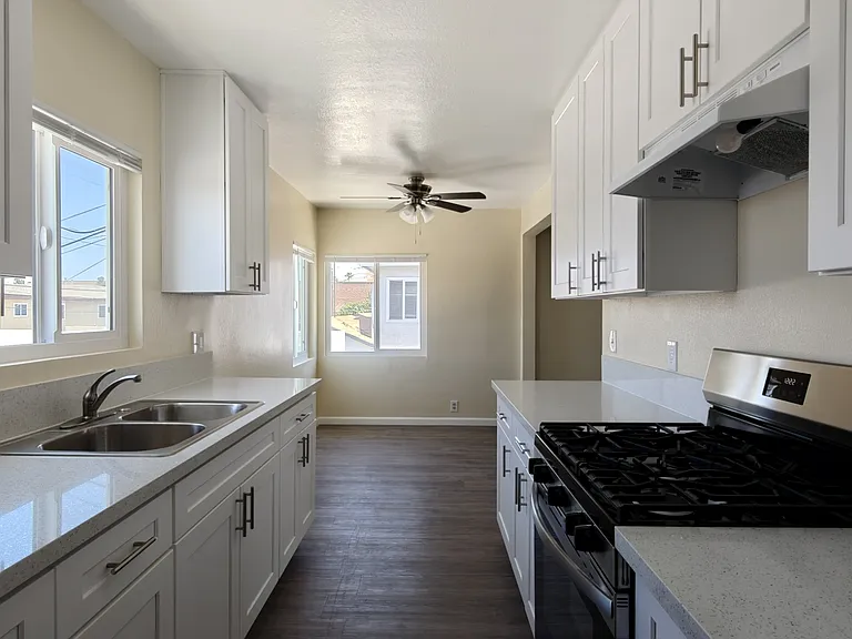 10223 Darby Ave #5 — Photo 1