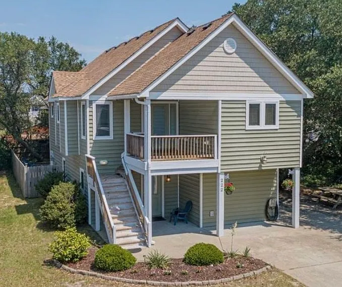 222 W Eden St