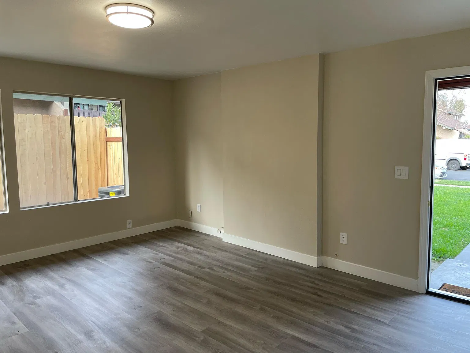 143 Linda Way — Photo 4