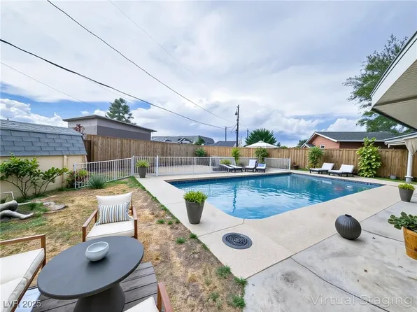 1101 Silver Lake Dr, Las Vegas, NV 89108