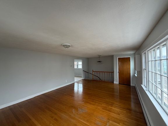 2nd image of 23 Louis St #2