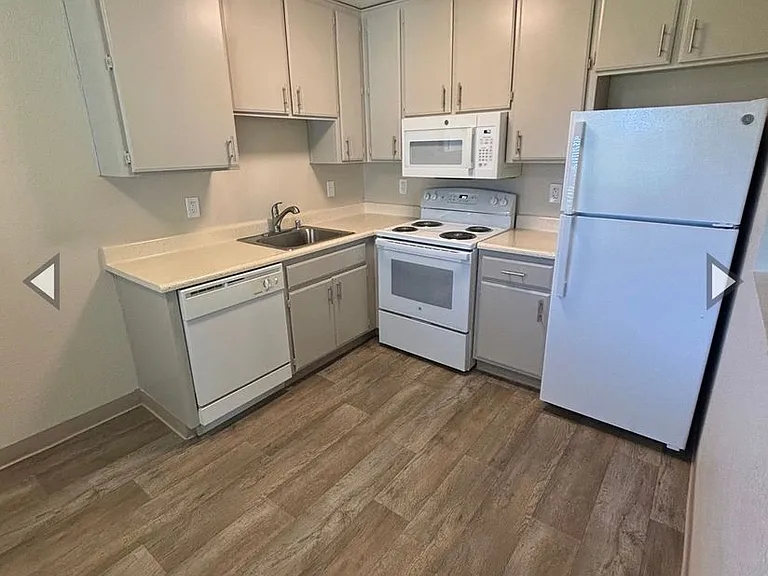 Olive Glen — Photo 26