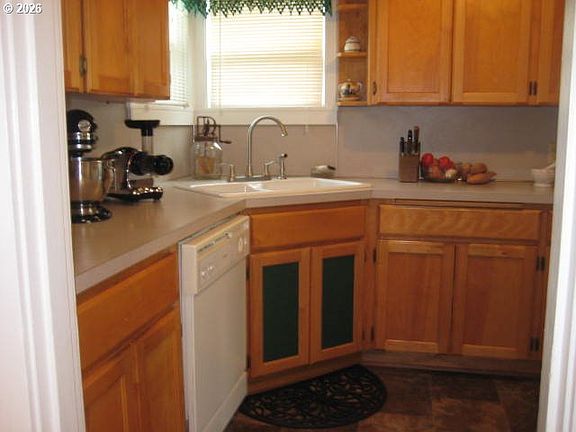 4th image of 273 Crest Dr
