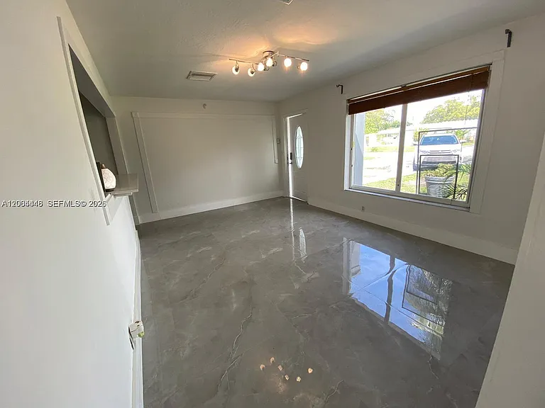 112 Ronald Rd — Photo 4