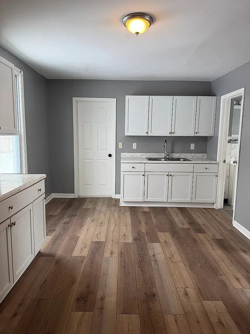1307 Calumet Avenue - 1 — Photo 2
