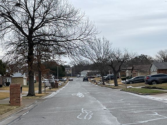 5th image of 6709 Greenfield Dr