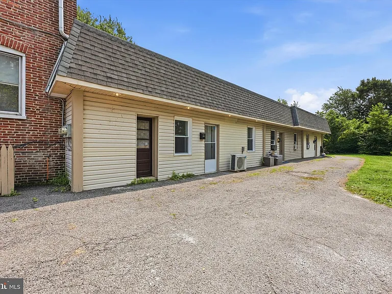 327 Powhattan Ave #B — Photo 14