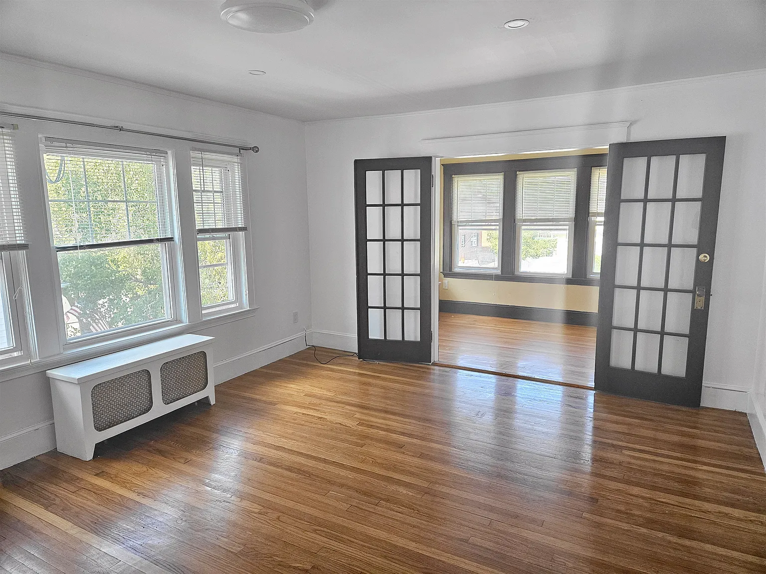 2 bed, 900 sqft, $2,300 — Photo 3