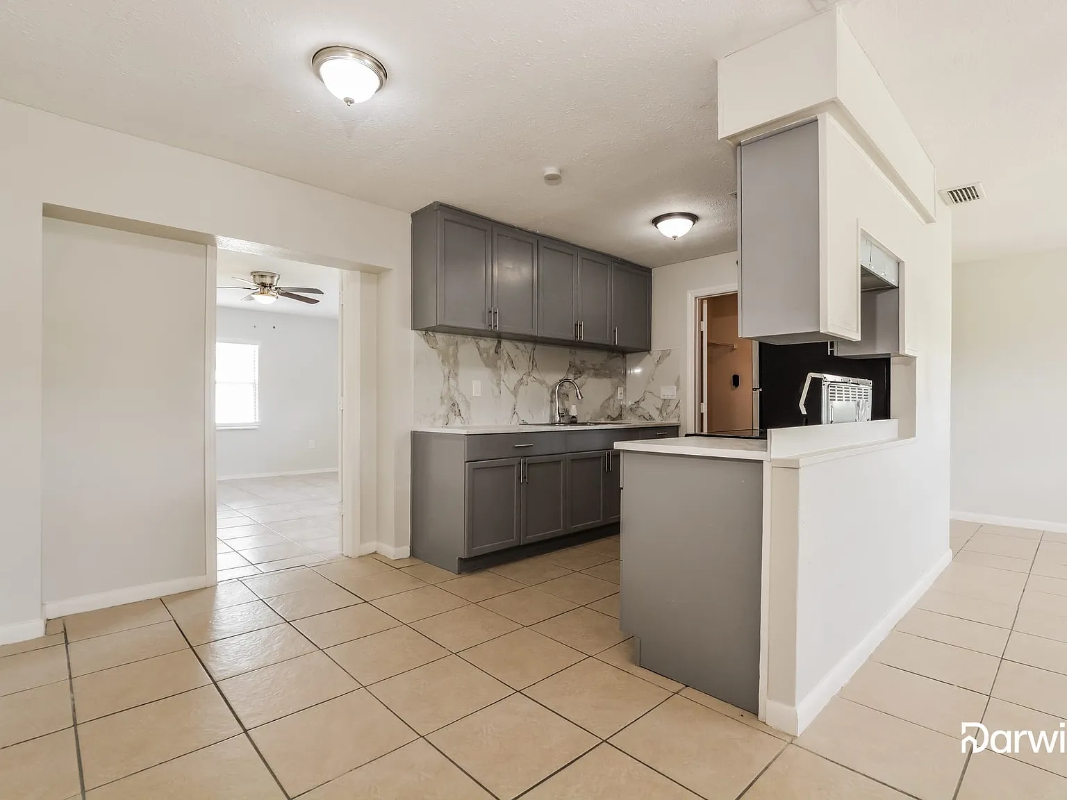 3 bed, 2.5 bath, 1295 sqft, $1,599 — Photo 4