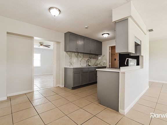 4th image of 15049 SW 35th Cir