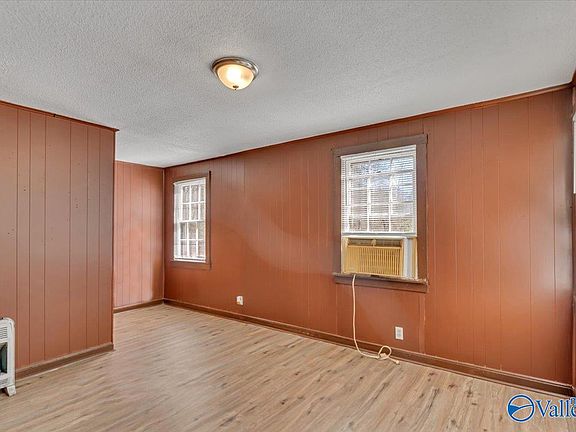 4th image of 698 Mountainview Rd NE