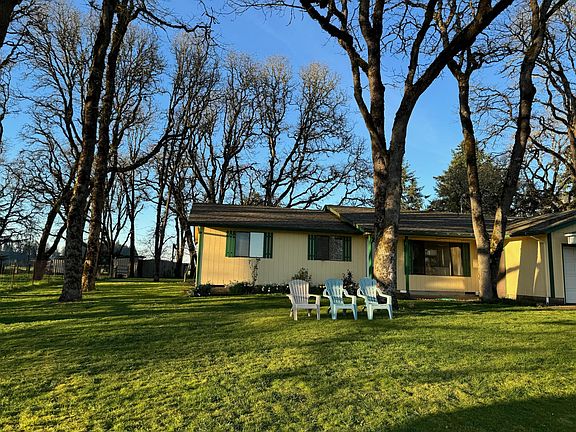 3rd image of 3057 Millersburg Dr NE