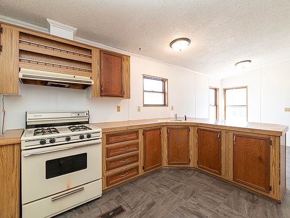 2nd image of 13064 Riverside Dr