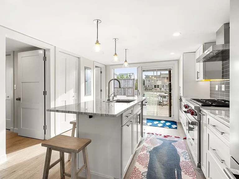 25 Northern Blvd — Photo 14