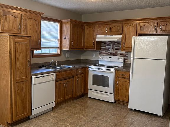 5th image of 1634 Highland Dr