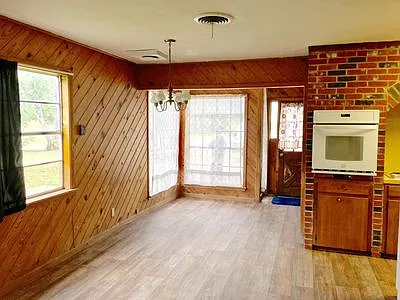 2601 N Interstate Highway 35 — Photo 13