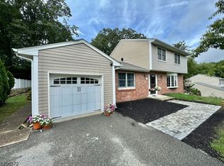 33 Robin St, Rockaway, NJ 07866