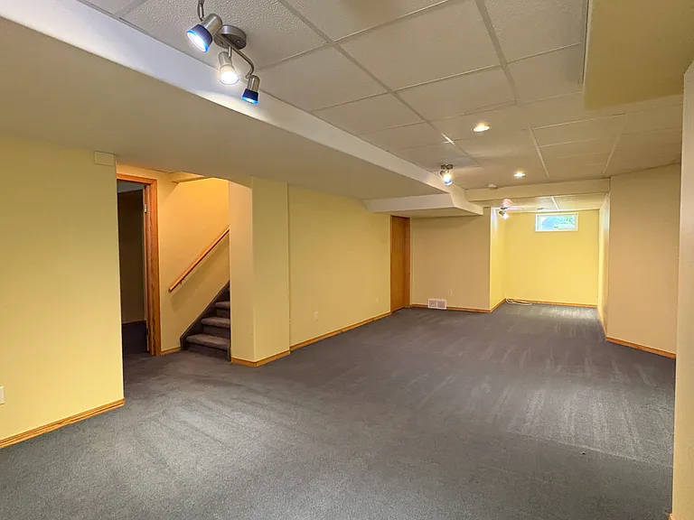 164 Strongberg Dr — Photo 21