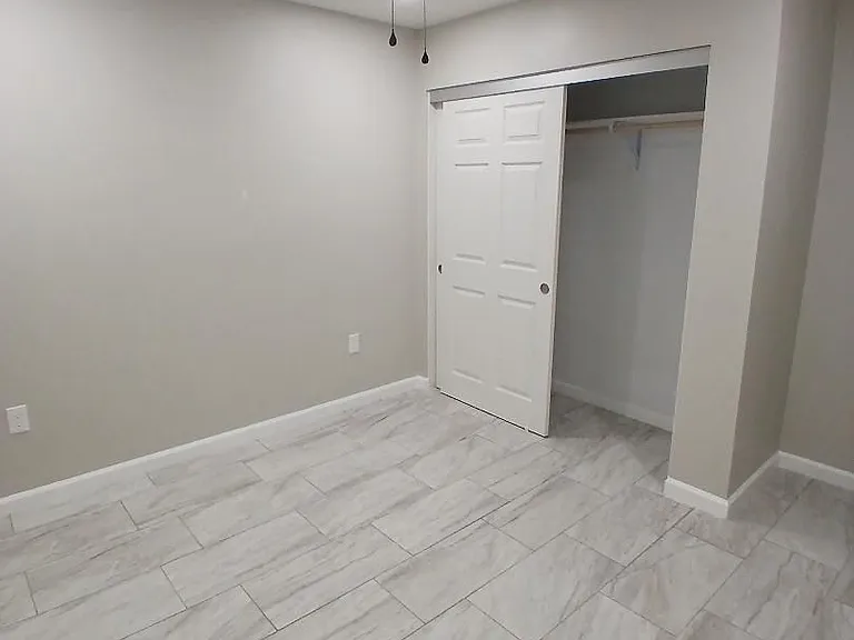172 W Alamo St — Photo 18