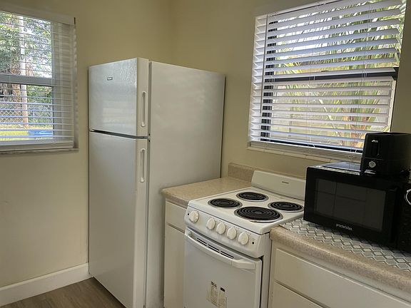 4th image of 1150 W Blue Heron Blvd #11072132