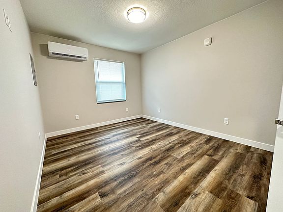 5th image of 1111 11th Ave N #8