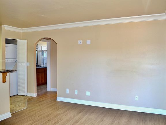 3rd image of 800 N Mollison Ave Unit 40