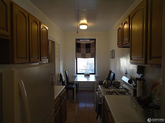 4th image of 3216 Crescent St APT H6