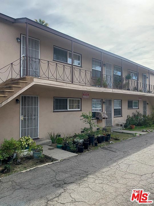 2nd image of 11445 Oxnard St