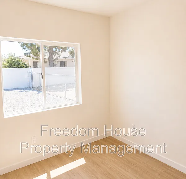 1701 Sycamore Ave #A — Photo 10