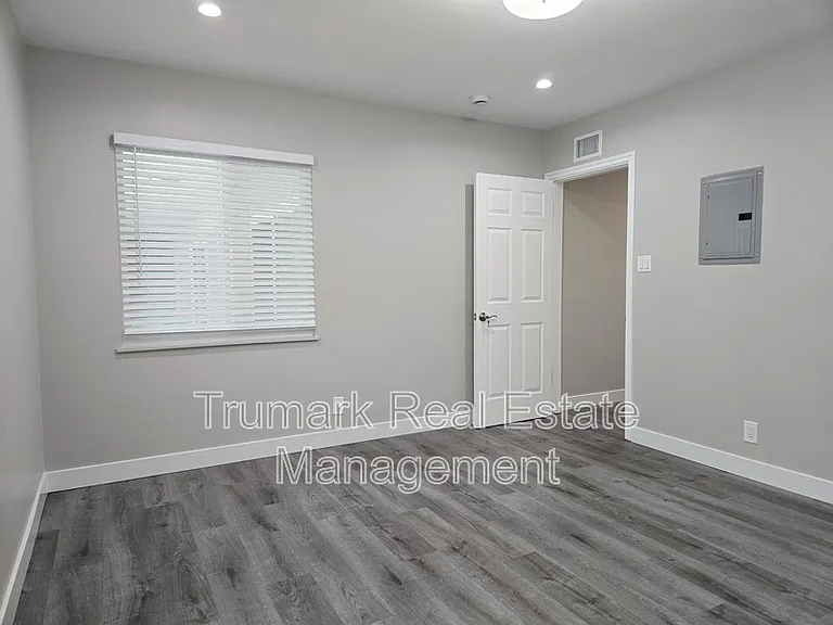 1303 N Brand Blvd #5 — Photo 11