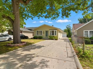 1525 Woodbine Dr, Round Lake Beach, IL 60073