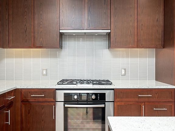 4th image of 580 Washington St #311