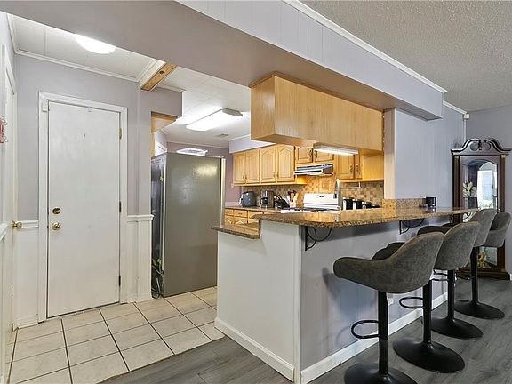 5th image of 2605 Breton Dr
