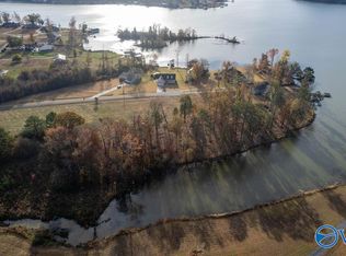 50 Bay Point Dr, Rainbow City, AL 35906