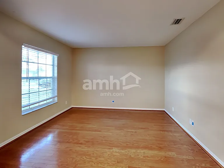 2538 SW Dawn St — Photo 8