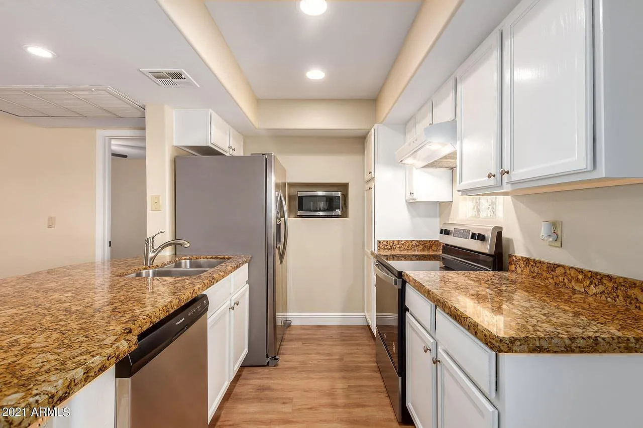 2 bed, 920 sqft, $1,950 — Photo 3