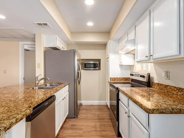 14910 N Kings Way #103 — Photo 3